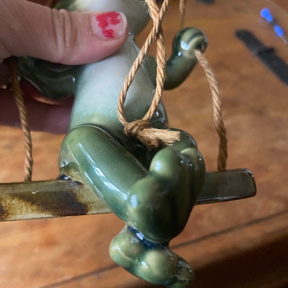 Vintage Glossy Ceramic Frog on a Swing Figurine - Picture 5 of 6